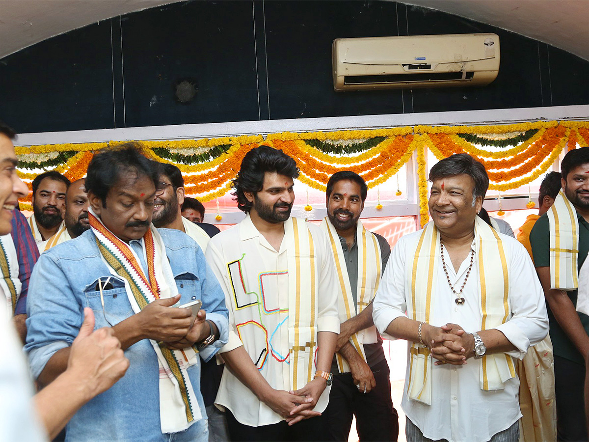 Hero_20Sree_20Vishnu_20New_20Movie_20Opening_20Photos-23.jpg 22