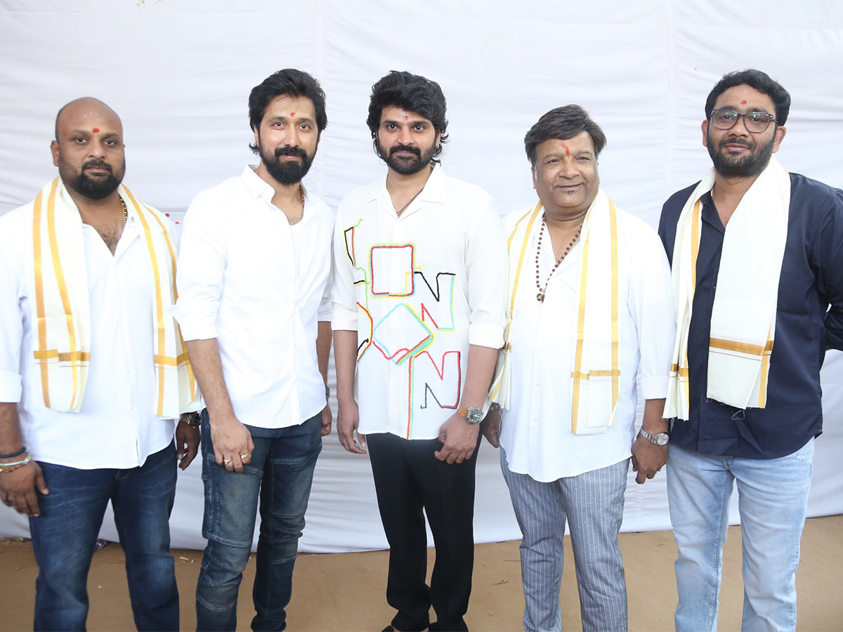Hero_20Sree_20Vishnu_20New_20Movie_20Opening_20Photos-24.jpg 23