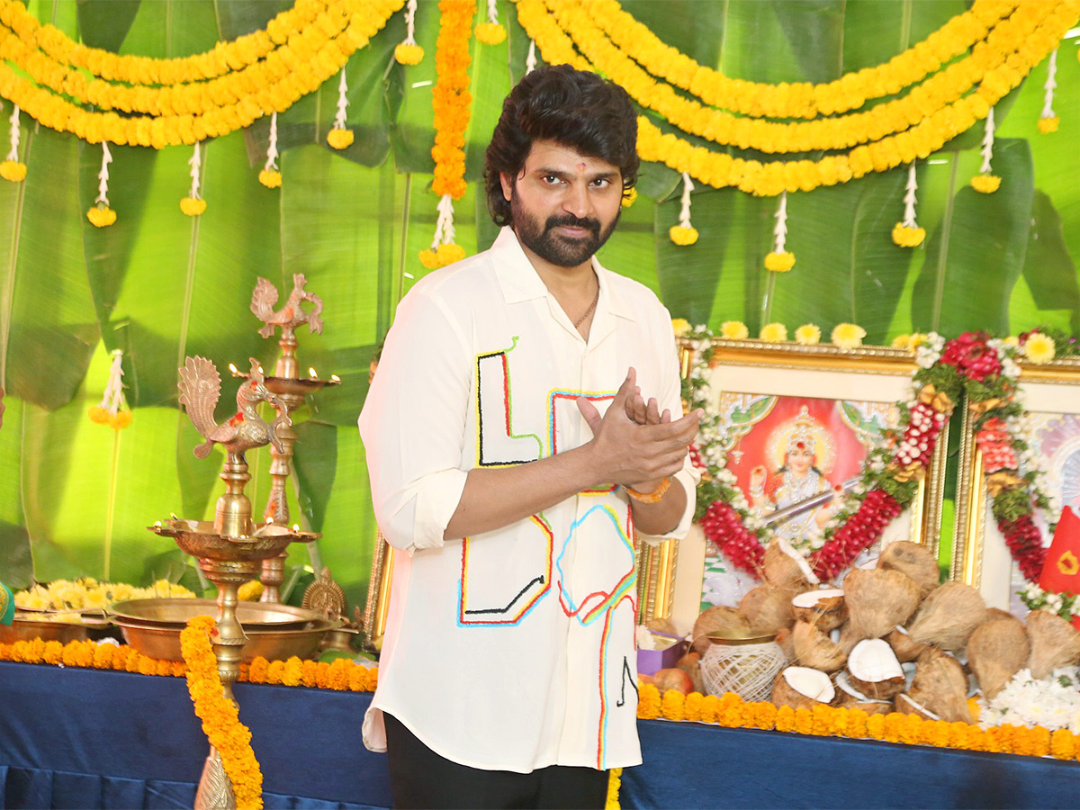 Hero_20Sree_20Vishnu_20New_20Movie_20Opening_20Photos-8.jpg 8