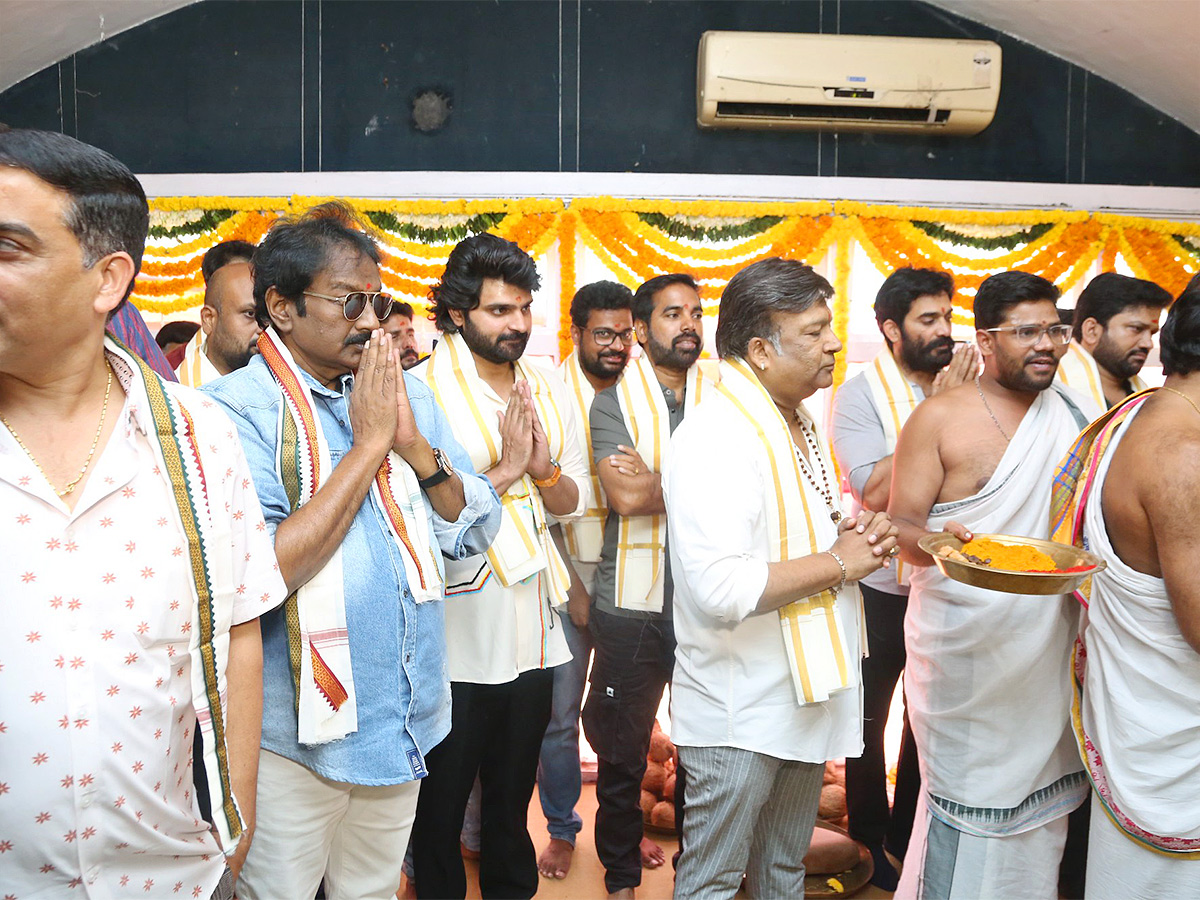 Hero_20Sree_20Vishnu_20New_20Movie_20Opening_20Photos-9.jpg 9