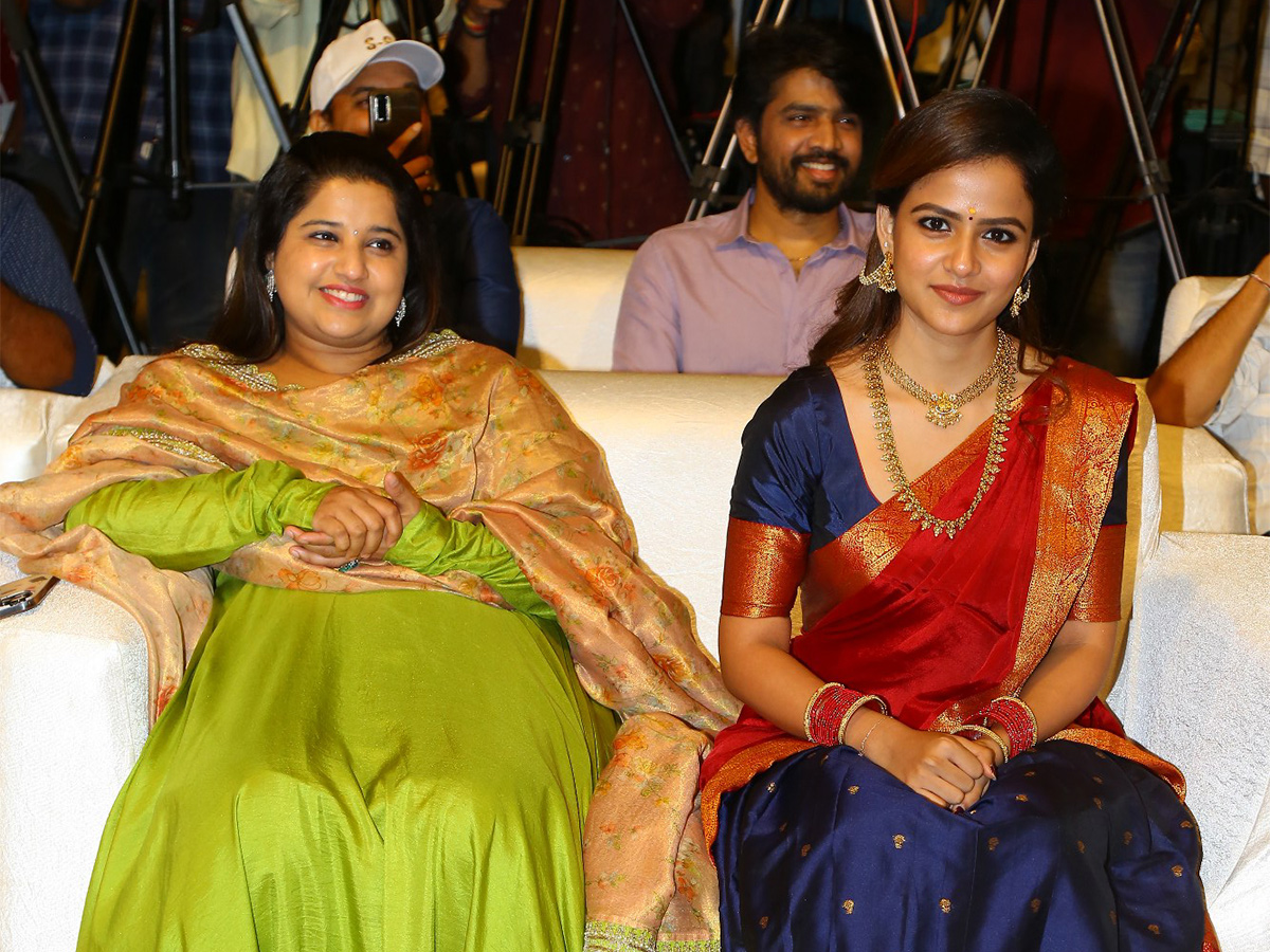 Love_20Me_20Movie_20Audio_20Function_20photos-12.jpg 12