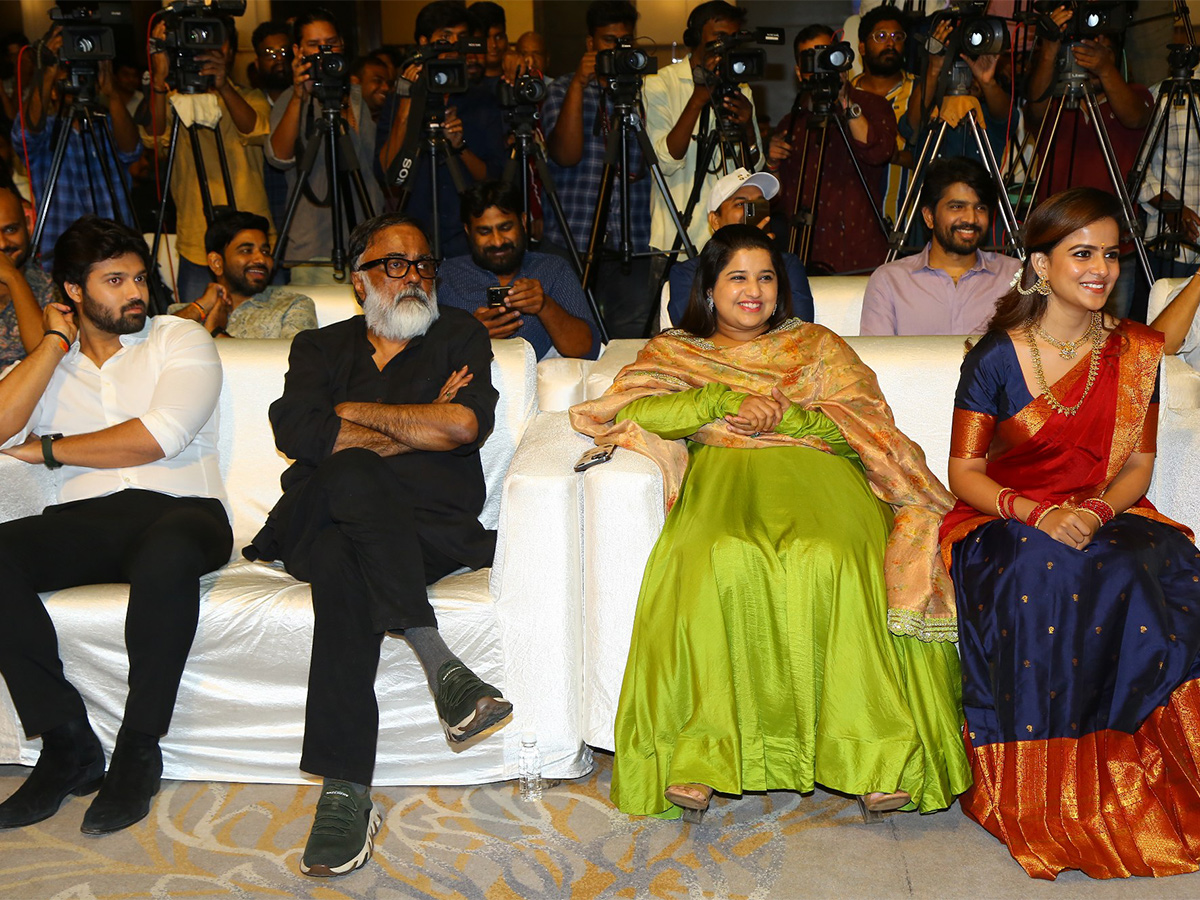 Love_20Me_20Movie_20Audio_20Function_20photos-24.jpg 23