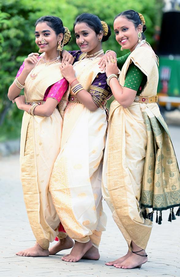 Marathi_20women_20celebrating_20Gudi_20Padwa_20celebrating_20photos-12.jpg 12