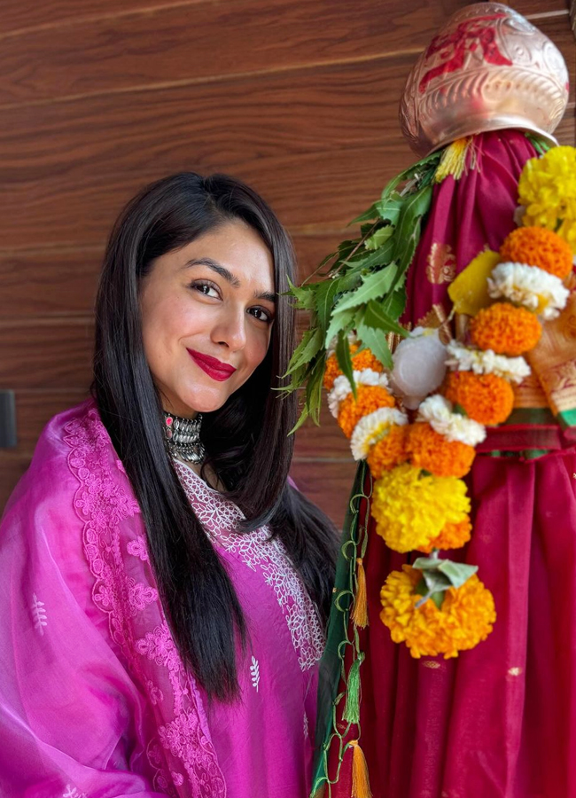 Mrunal-Takur-Gudi-Padwa-2024-1.jpg 2