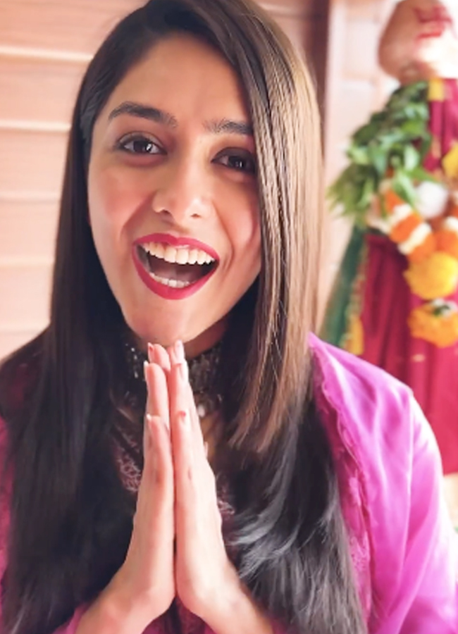 Mrunal-Takur-Gudi-Padwa-2024-5.jpg 6