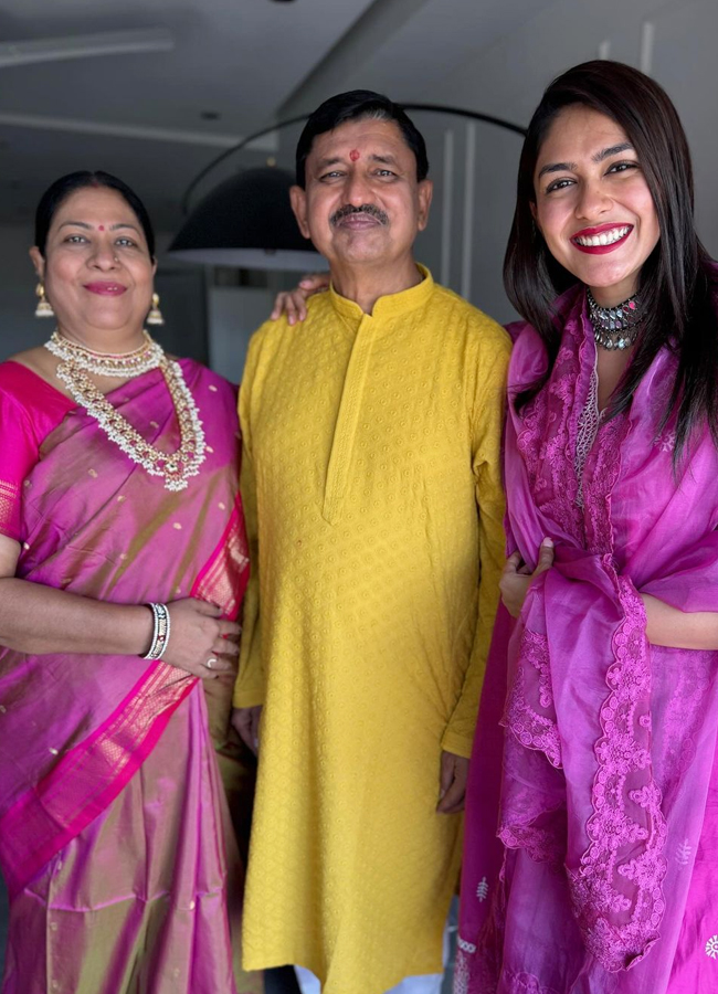 Mrunal-Takur-Gudi-Padwa-2024-9.jpg 10
