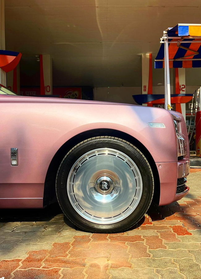 Nita-Ambani-Car-Collection-Rolls-Royce-Phantom-EWB-2.jpg 3