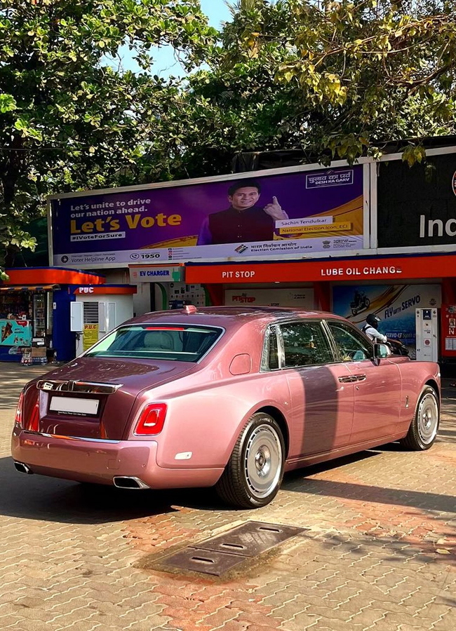 Nita-Ambani-Car-Collection-Rolls-Royce-Phantom-EWB-3.jpg 4