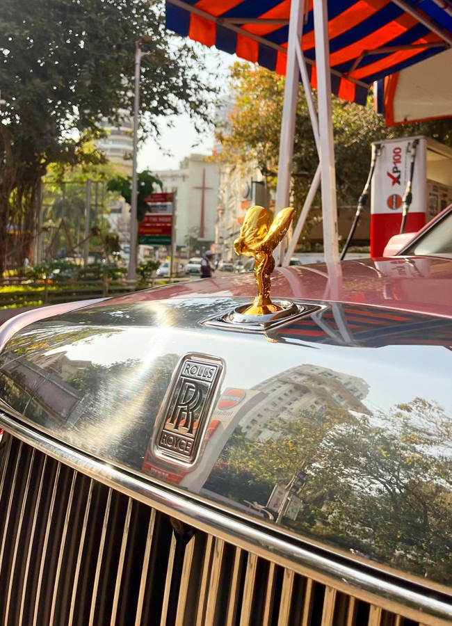 Nita-Ambani-Car-Collection-Rolls-Royce-Phantom-EWB-5.jpg 6