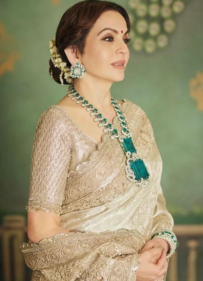 Nita-Ambani-Collection-Jewellery-10.jpg 15