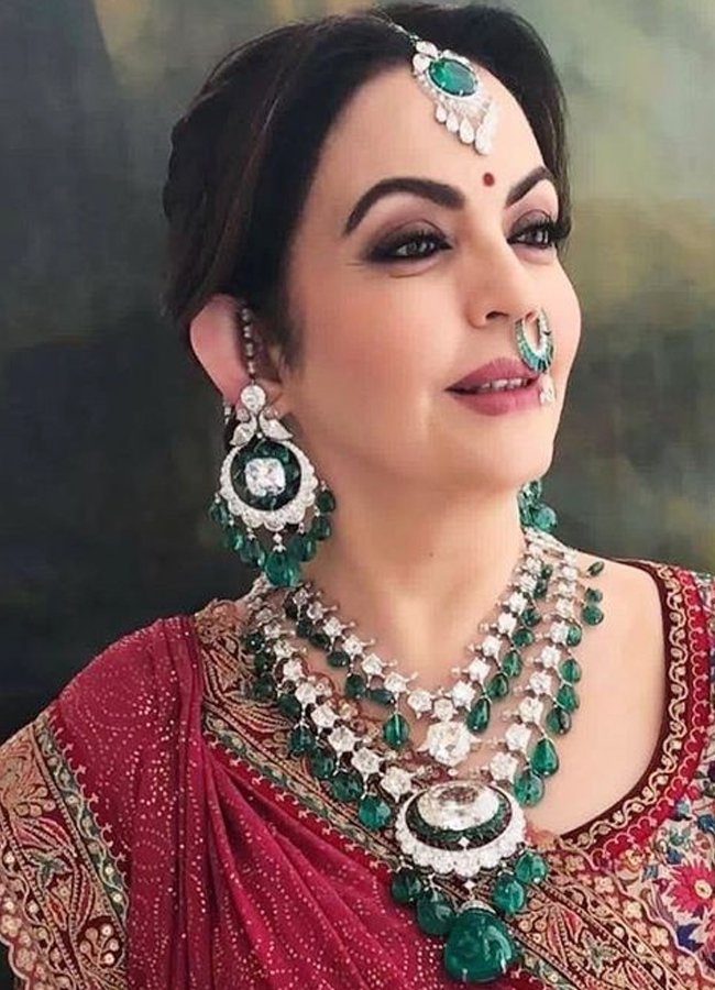 Nita-Ambani-Collection-Jewellery-13.jpg 18