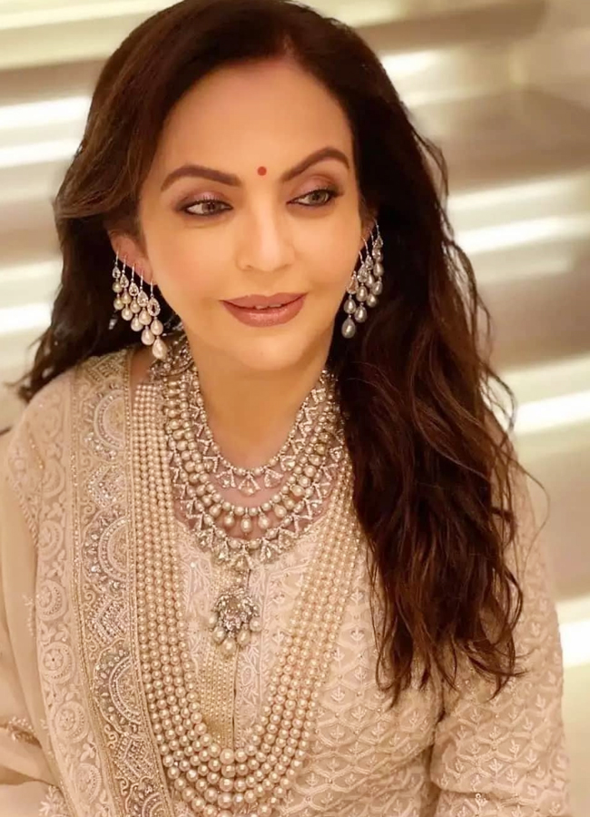 Nita-Ambani-Collection-Jewellery-8.jpg 13