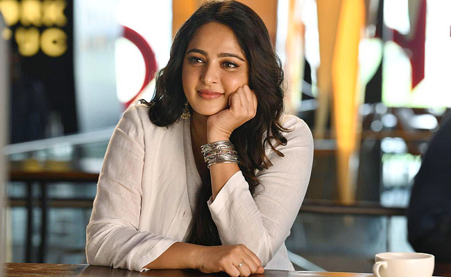 anushka.jpg 5