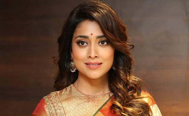 shriya.jpg 19