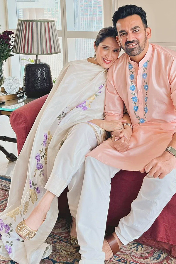 Cricketers_20celebrates_20Ramadan_20Photos_20_288_29.jpg 8