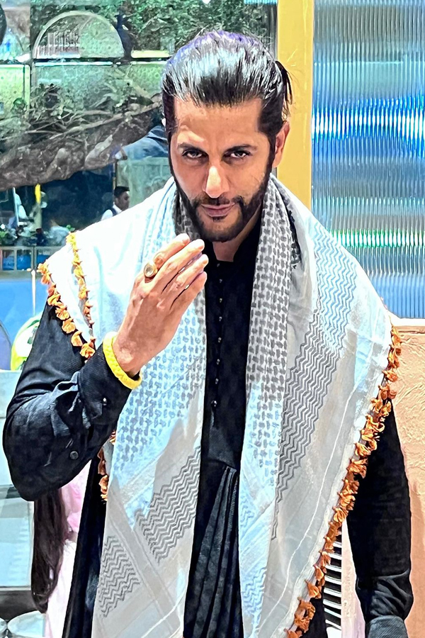 Karanvirbohra.jpg 16