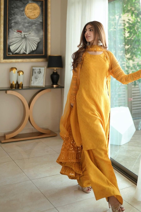 kinzahashmi2.jpg 12