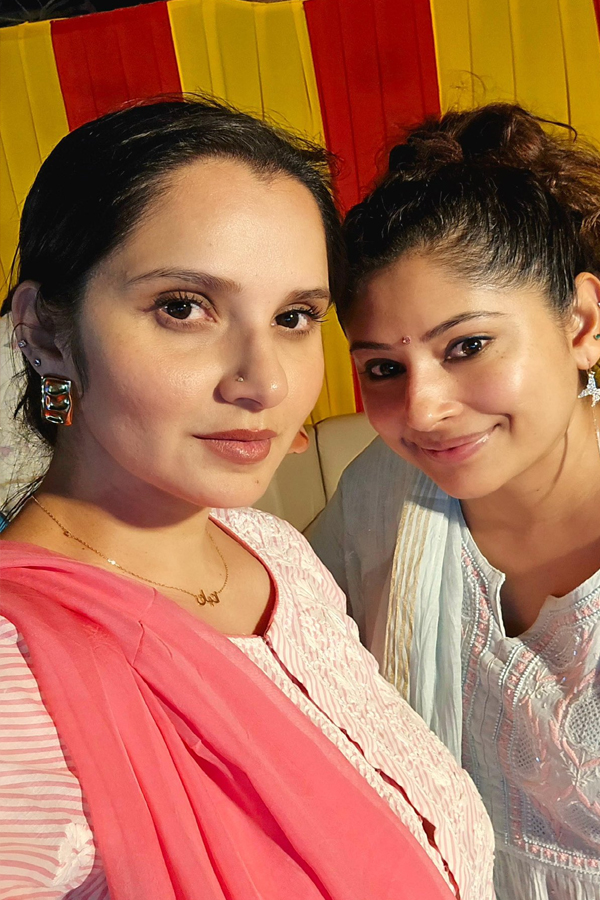 sania_20and_20smitha_202.jpg 18