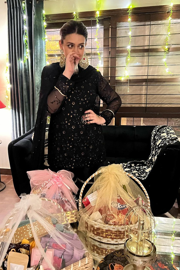 zara_20noor_20abbas_202.jpg 15