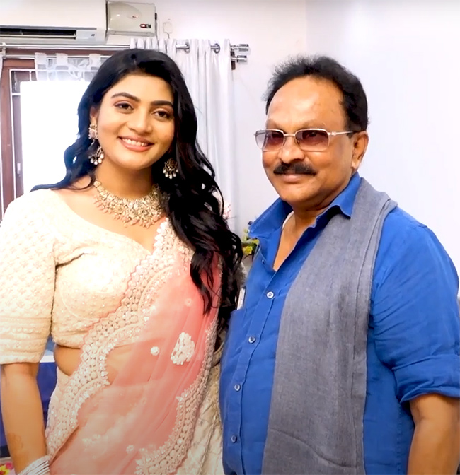 Actress_20Sowmya_20Janu_20Eid_20Celebrations_20At_20Banjara_20Hills_20_2818_29.jpg 18