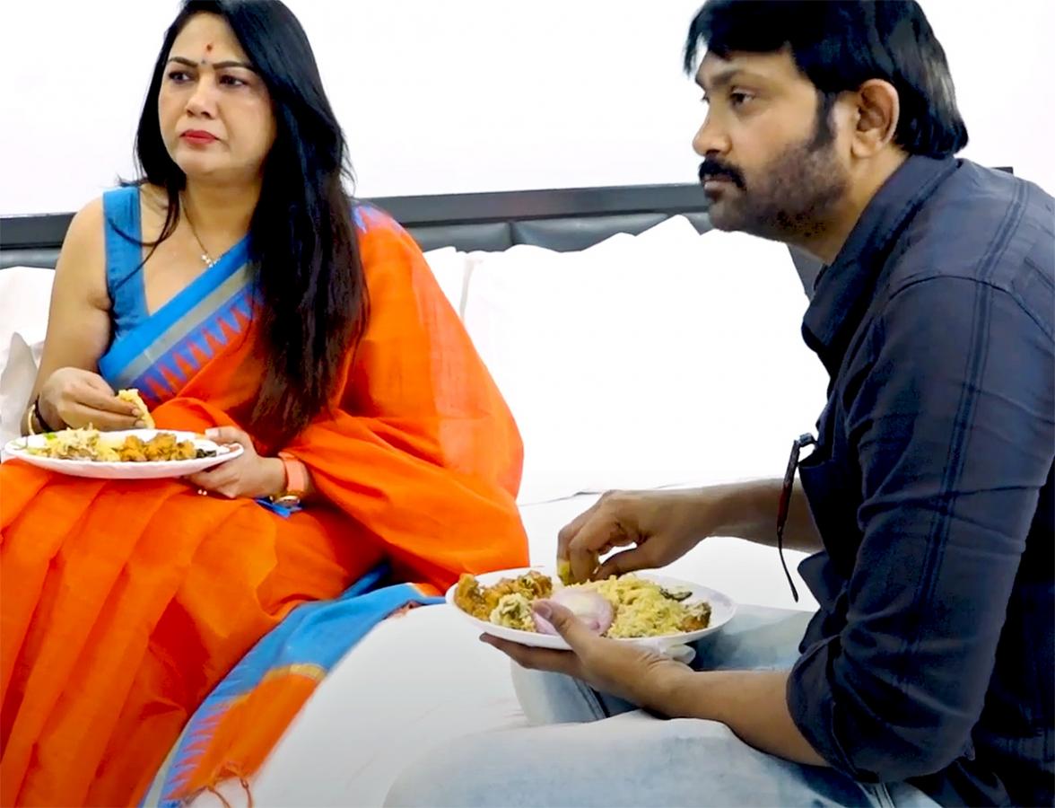 Actress_20Sowmya_20Janu_20Eid_20Celebrations_20At_20Banjara_20Hills_20_2821_29.jpg 21
