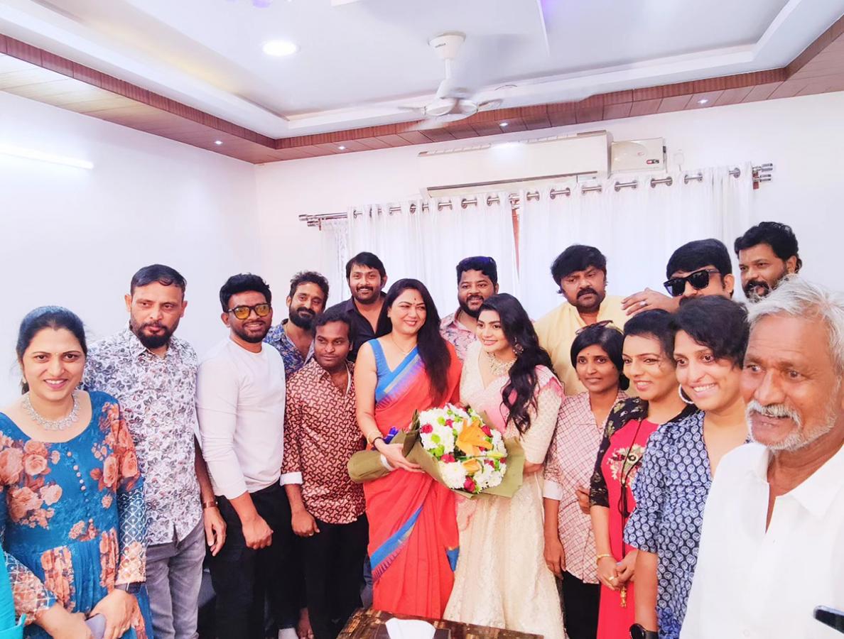 Actress_20Sowmya_20Janu_20Eid_20Celebrations_20At_20Banjara_20Hills_20_282_29.jpg 2