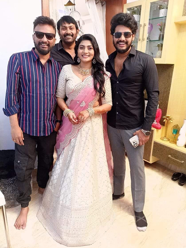 Actress_20Sowmya_20Janu_20Eid_20Celebrations_20At_20Banjara_20Hills_20_289_29.jpg 9