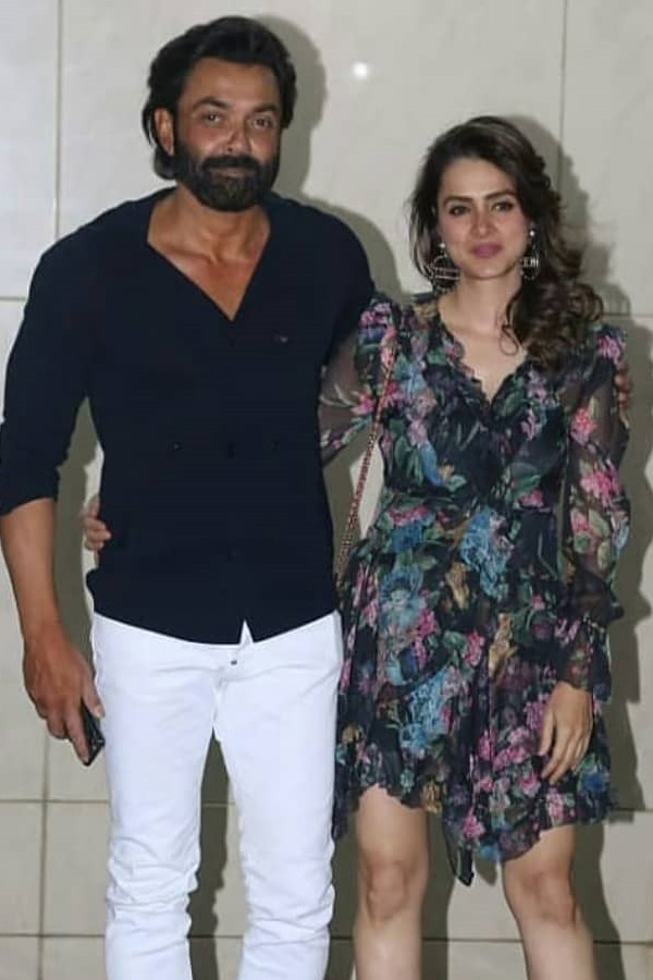 Bobby_20Deol_20Wife_20At_20Salman_20Khan_20EID_20Party_20Photos_20_2814_29.jpg 3