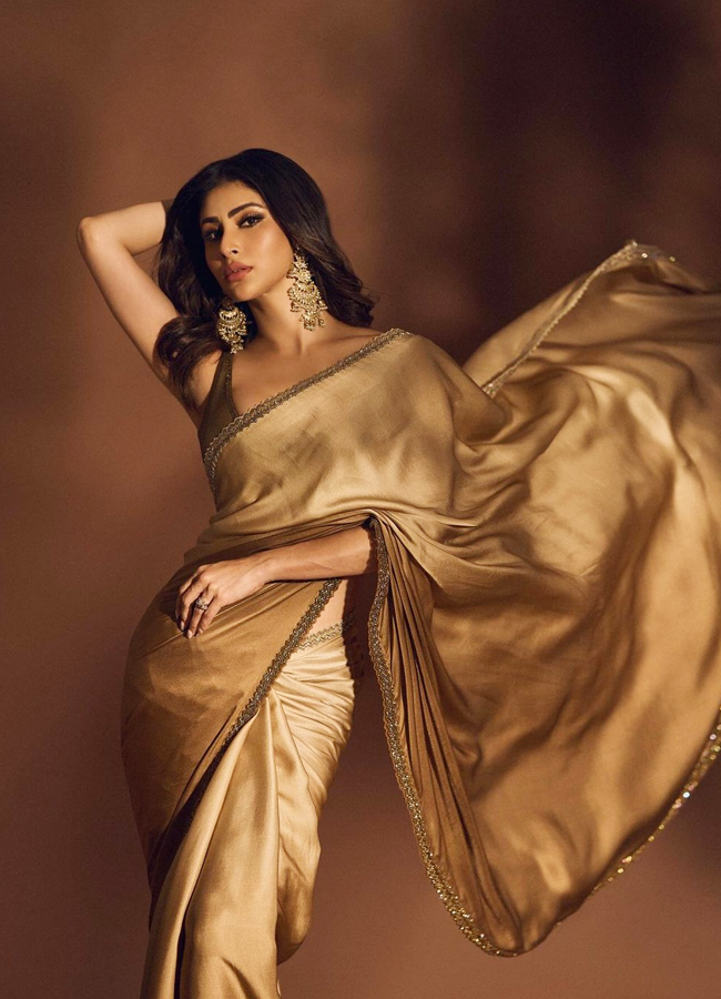 Mouni-Roy-1.jpg 2
