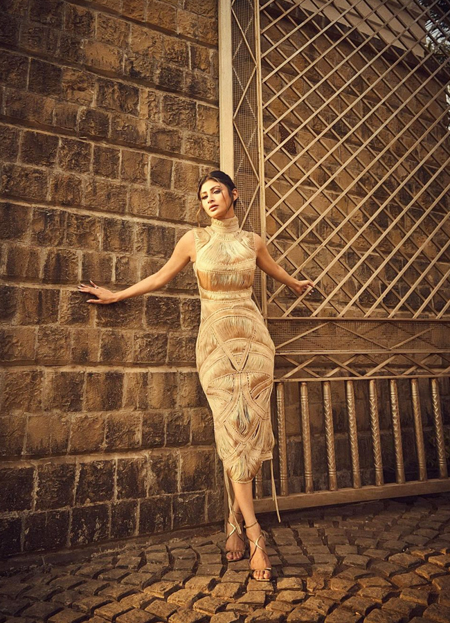 Mouni-Roy-12.jpg 13