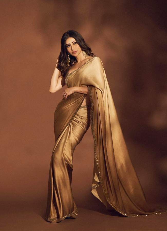 Mouni-Roy-3.jpg 4