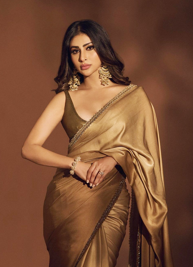 Mouni-Roy-4.jpg 5