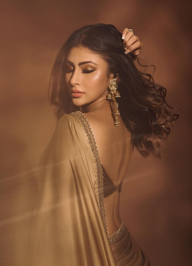 Mouni-Roy-5.jpg 6