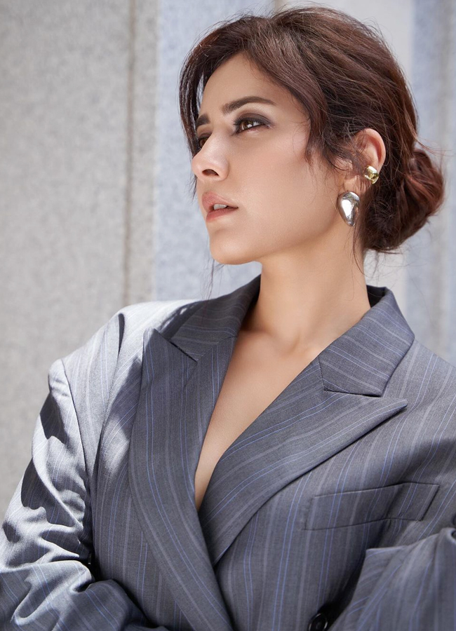 Rashi-Khanna-5.jpg 6
