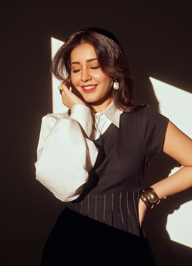 Rashi-Khanna-9.jpg 10