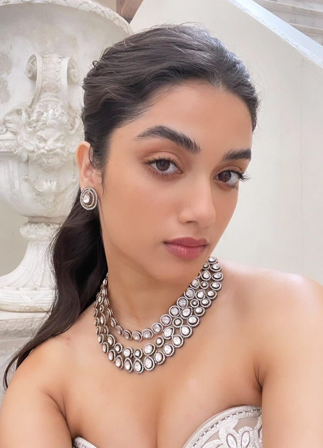 Bhagyashri-Borse-11.jpg 11