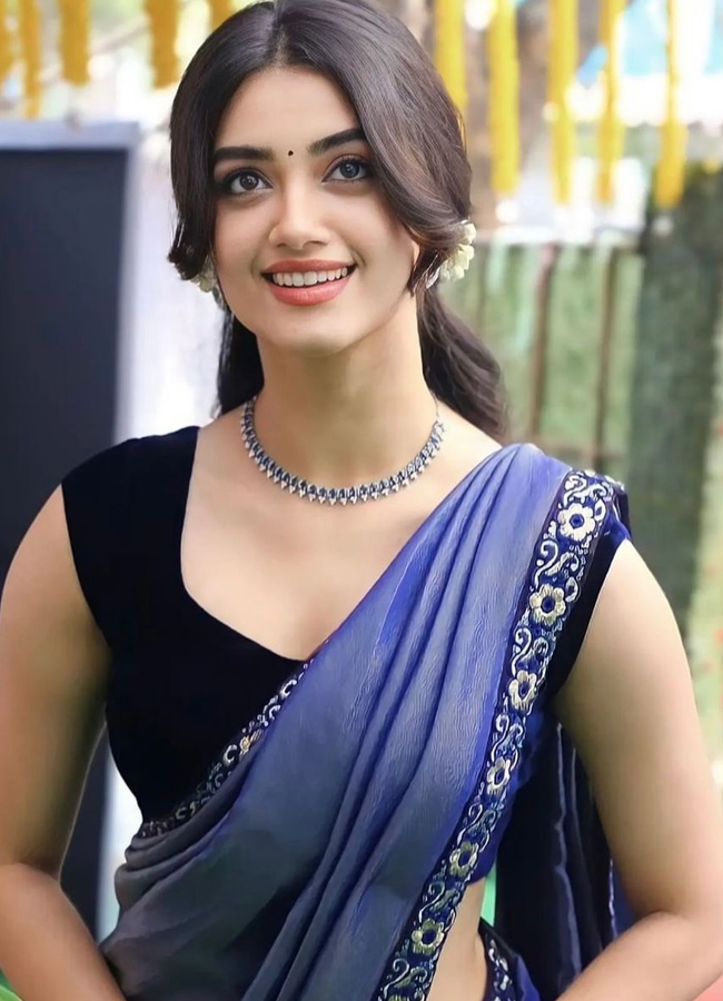 Bhagyashri-Borse-3.jpg 3