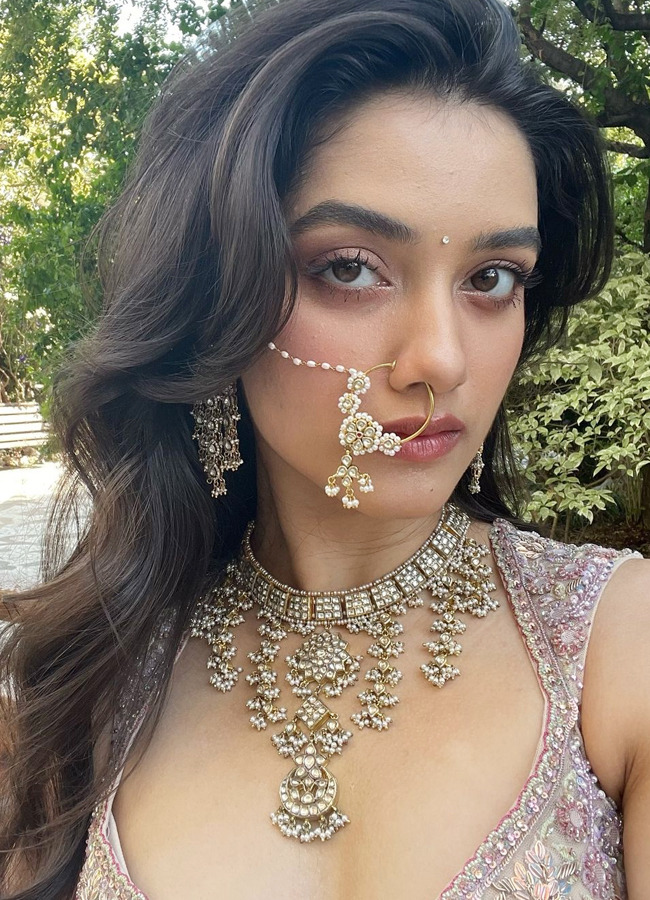 Bhagyashri-Borse-8.jpg 8