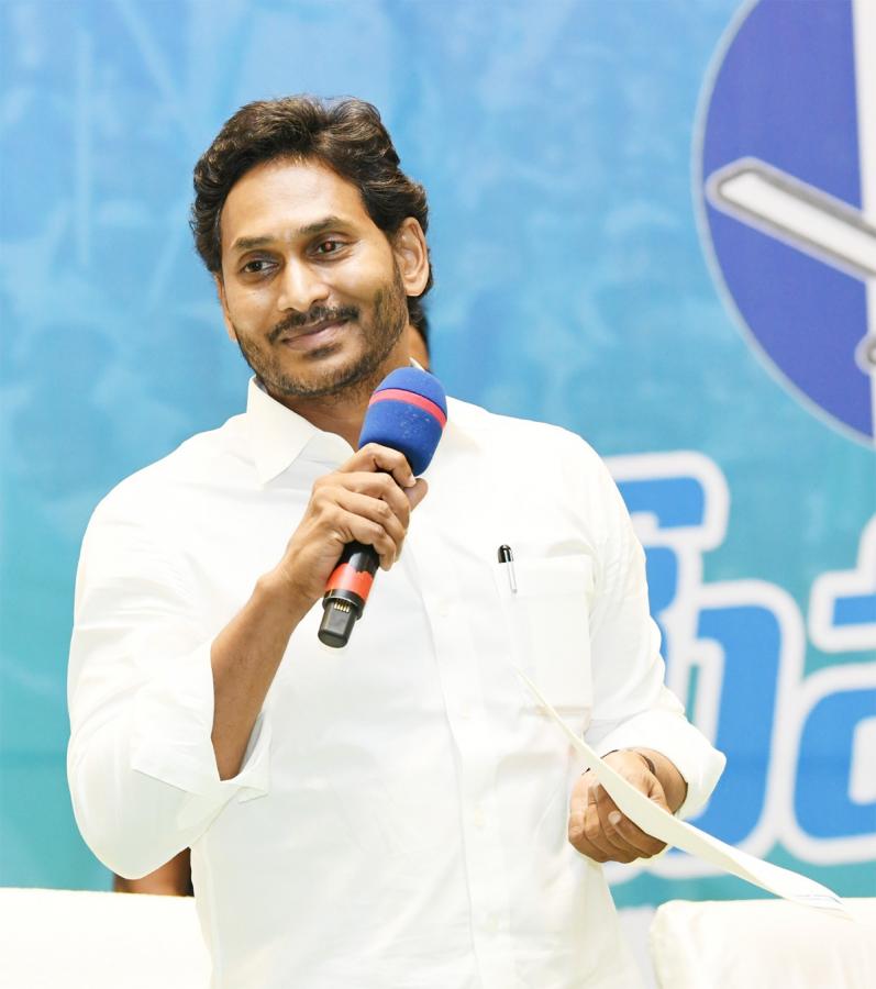 CM_20Jagan_20Slams_20Chandrababu_20Nara_20Lokesh_20At_20Mangalagiri_20Mukha_20Mukhi-10_0.jpg 5