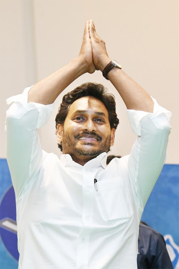 CM_20Jagan_20Slams_20Chandrababu_20Nara_20Lokesh_20At_20Mangalagiri_20Mukha_20Mukhi-8_0.jpg 10