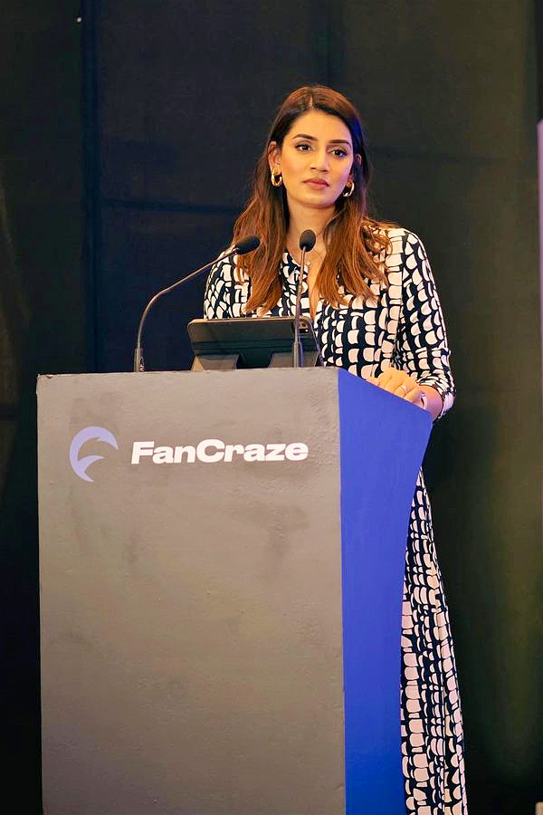 Remember_20this_20beauty_20Team_20India_20Star_20wife_20Photos_20_2813_29.jpg 14
