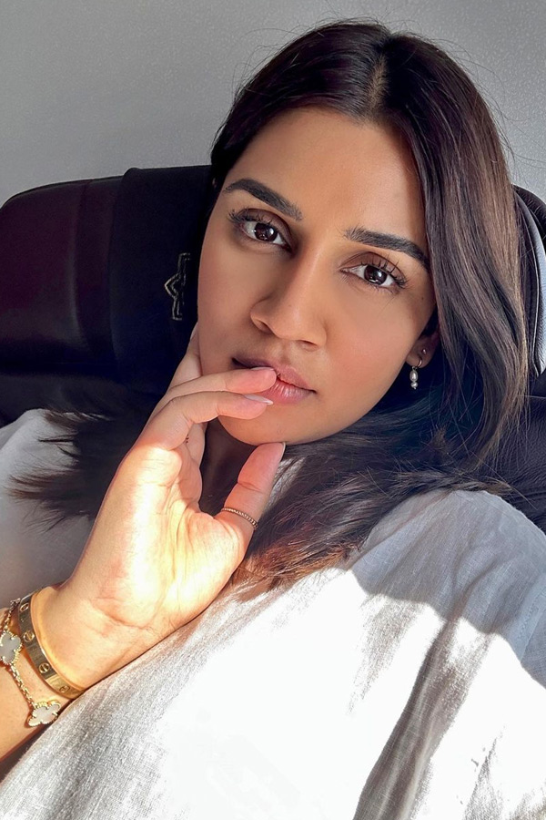 Remember_20this_20beauty_20Team_20India_20Star_20wife_20Photos_20_282_29.jpg 3