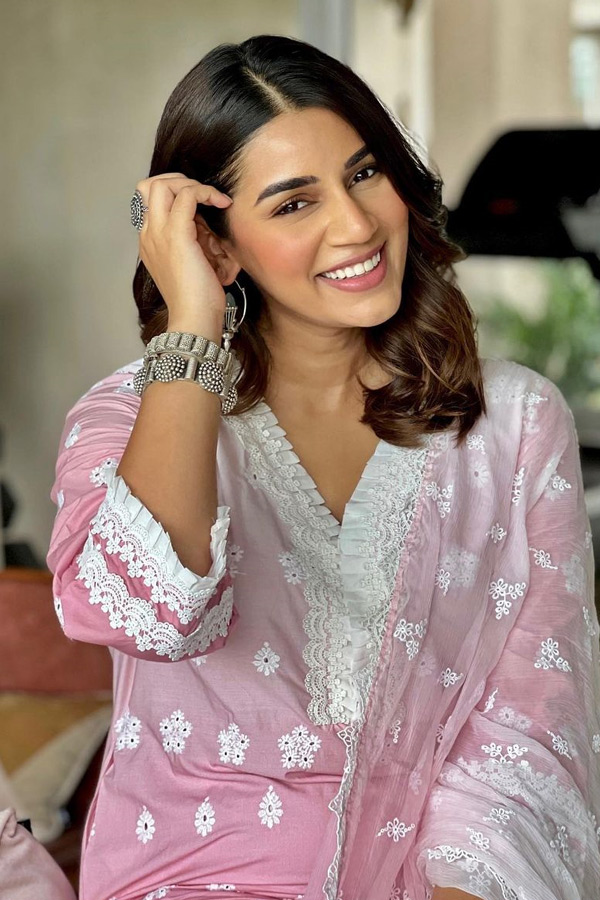 Remember_20this_20beauty_20Team_20India_20Star_20wife_20Photos_20_285_29.jpg 6