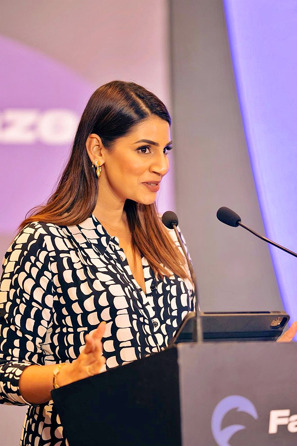 Remember_20this_20beauty_20Team_20India_20Star_20wife_20Photos_20_288_29.jpg 9