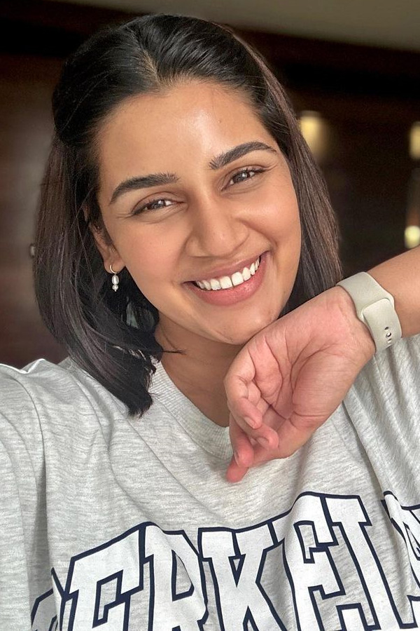Remember_20this_20beauty_20Team_20India_20Star_20wife_20Photos_20_289_29.jpg 10