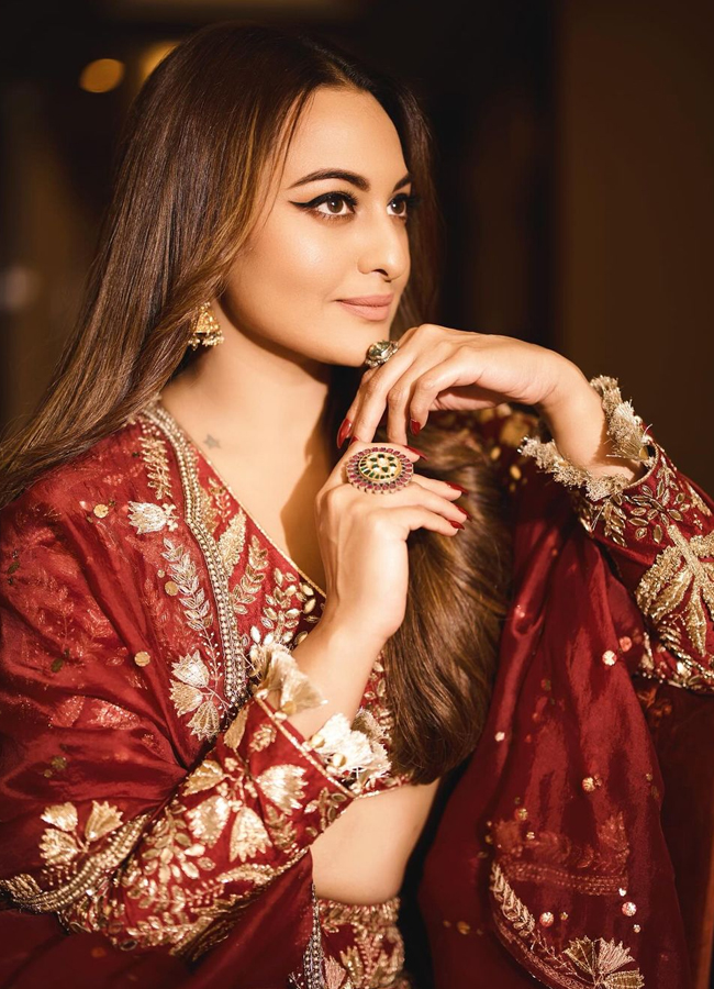 Sonakshi-Sinha-2.jpg 3