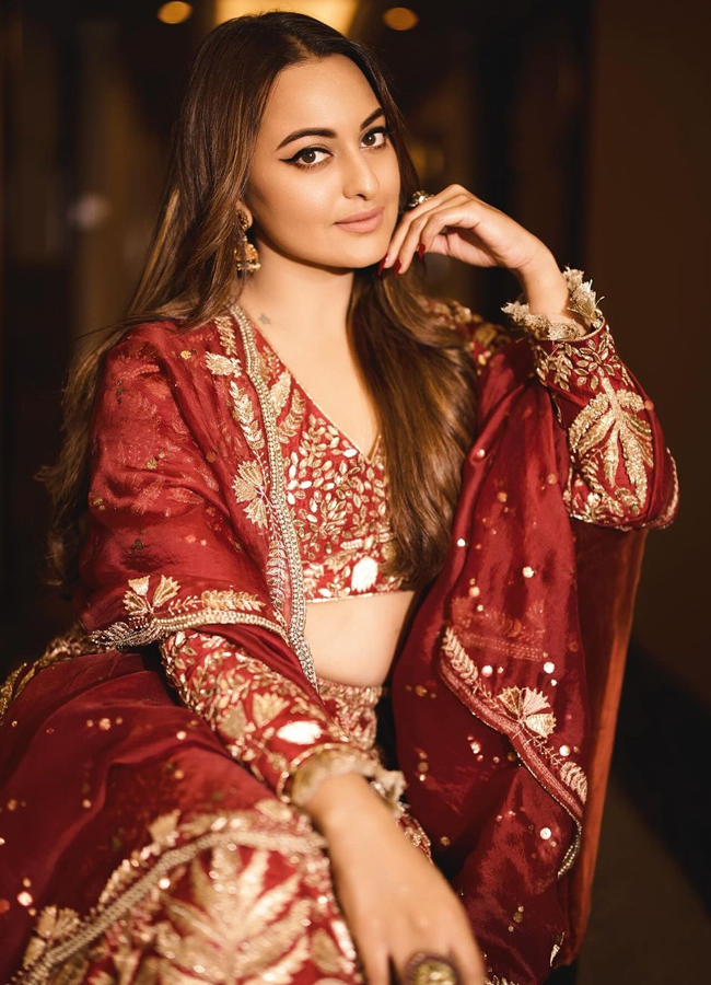 Sonakshi-Sinha-4.jpg 5
