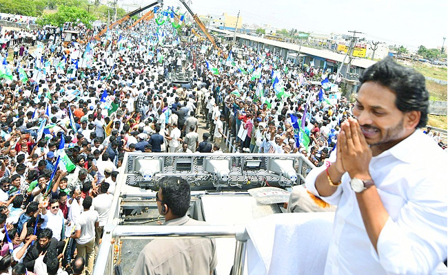 ysjaganbusyatra12.jpg