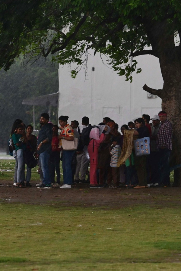 Delhi-Heavy-Rains-12.jpg 13