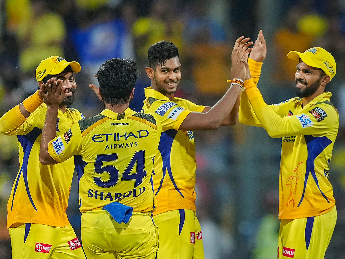 IPL_202024_20cricket_20match_20between_20Chennai_20Super_20Kings_20and_20Mumbai_20Indians-3.jpg 3